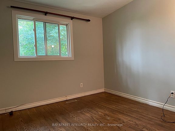 4th image of 100 Oakdale Dr