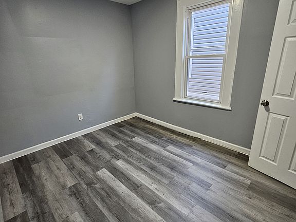 4th image of 384 Broughton Ave Floor 2