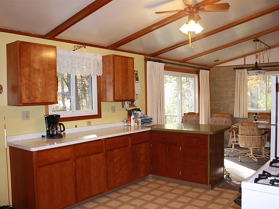 3rd image of 15 Horseshoe Lake Cir