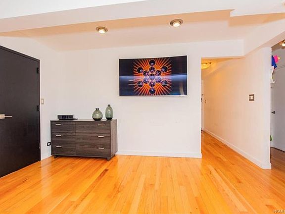 4th image of 2750 Olinville Ave APT 1B