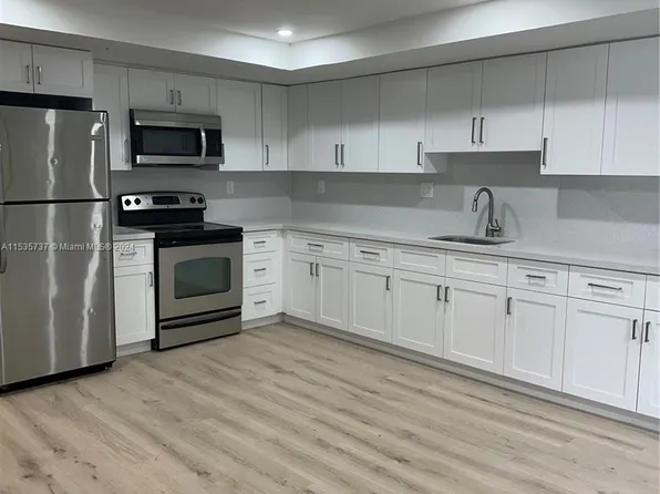 860 NW 18th Pl, Miami, FL 33125