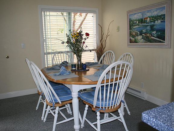 Dining area off kitchen