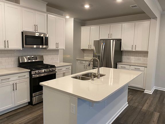 4th image of 2415 Chert Ln