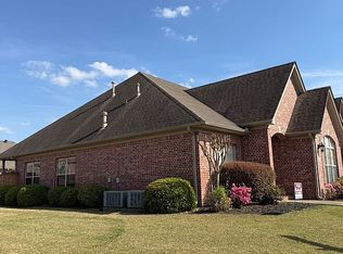 23 Chapman Ln, Little Rock, AR 72211