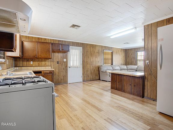 5th image of 710 Parkview Dr