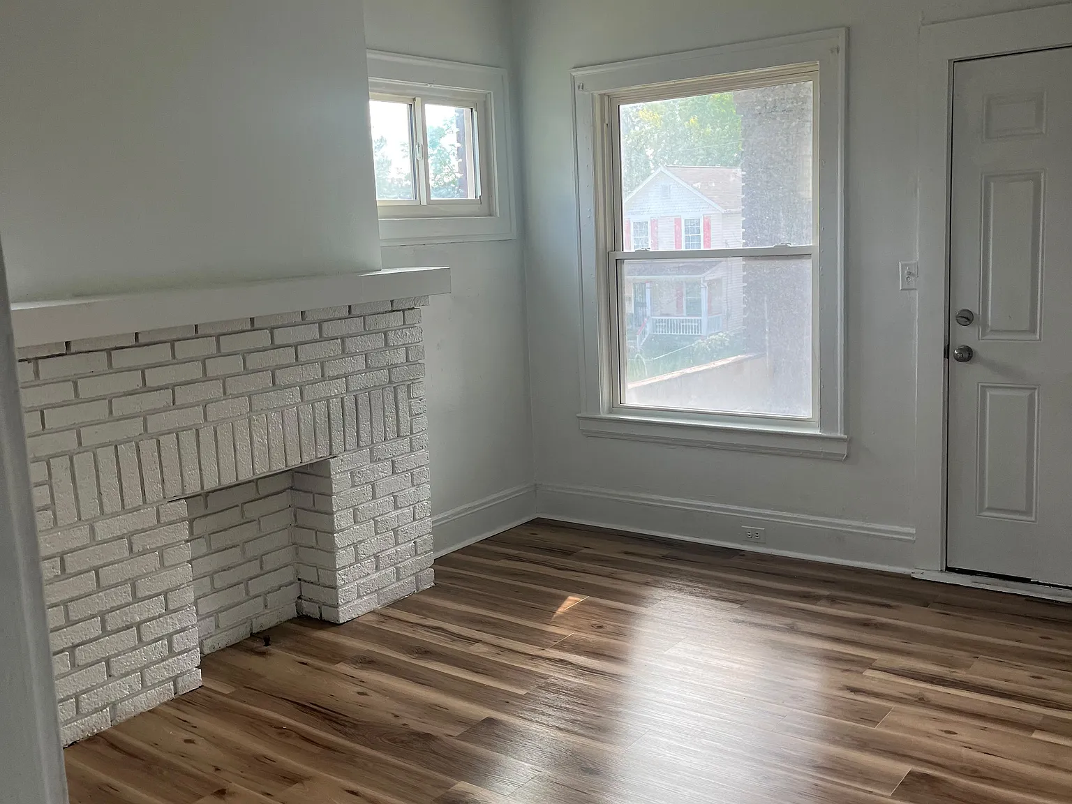 2 bed, 1000 sqft, $999 — Photo 2