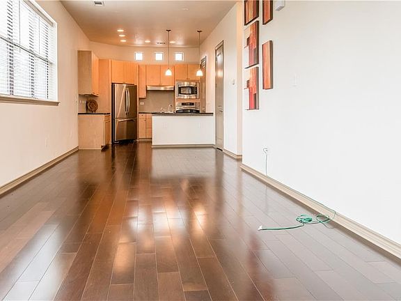 2nd image of 1201 Beaconsfield Ln