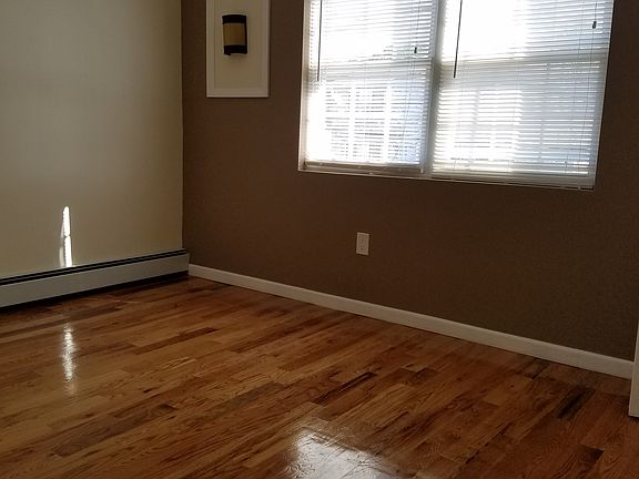 5th image of 1255 E 223rd St