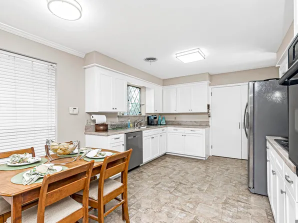 8166 Franwood Dr, Baton Rouge, LA 70806