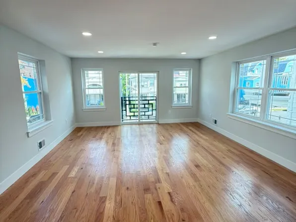 223 S Burnett St, East Orange, NJ 07018
