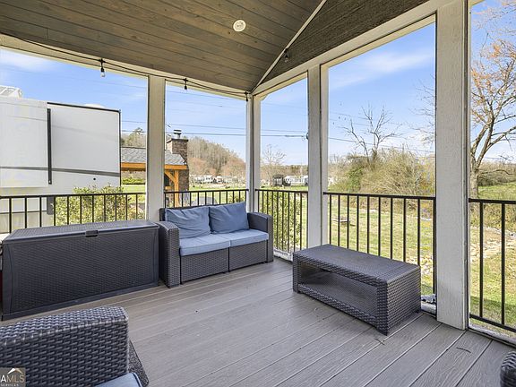 5th image of 102 Mountain Meadows Dr