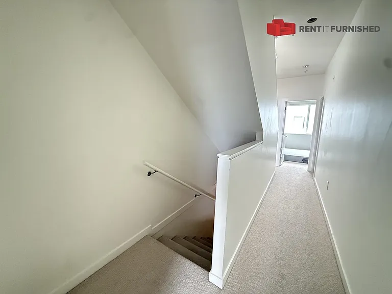 626 Alexander St — Photo 10