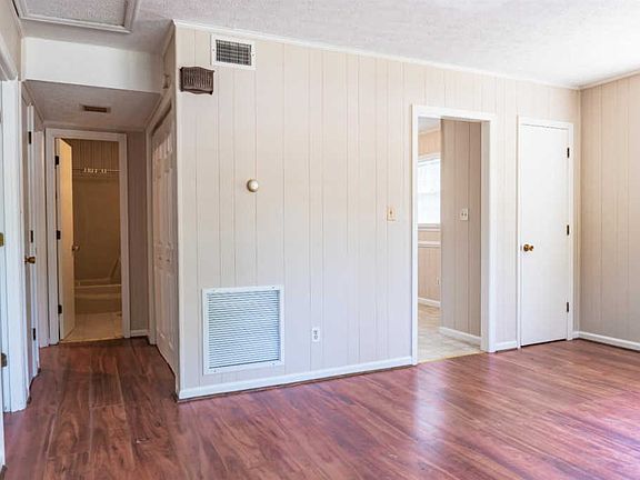 4th image of 1108 Moseley Dr