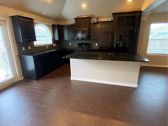 3rd image of 7401 Russ Ln