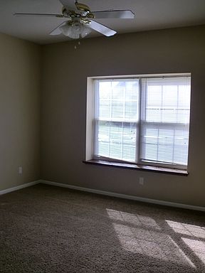 3rd image of 108 Yorkshire Dr