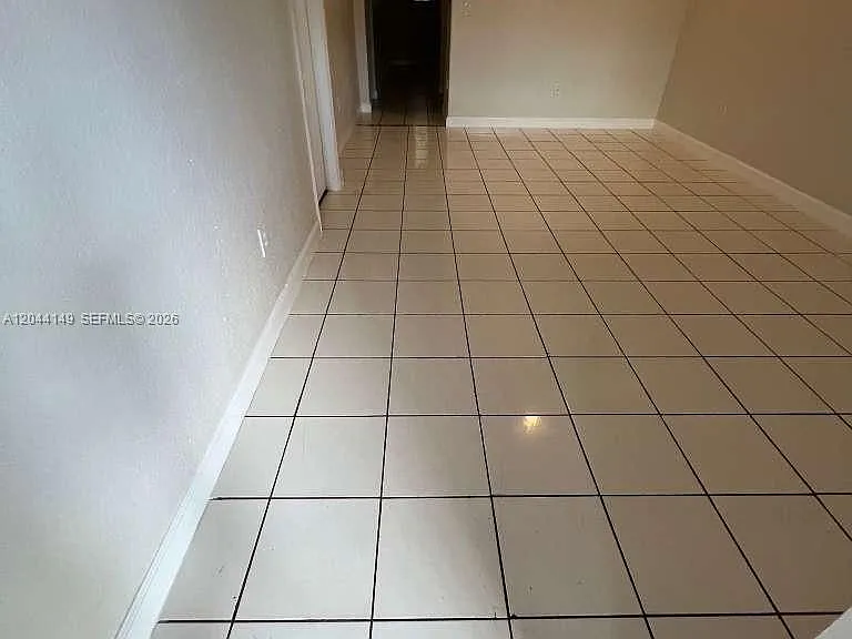 1661 SE 28th St #202 — Photo 4