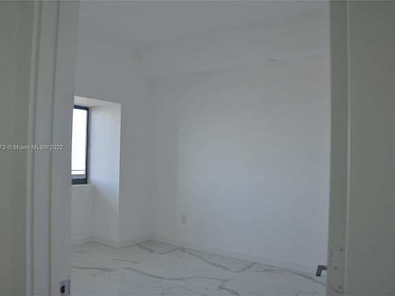 3rd image of 480 NE 31st St Unit 3903