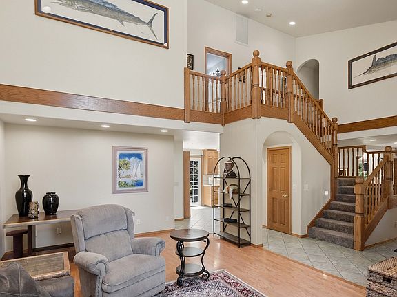 5th image of 930 Lake Ct