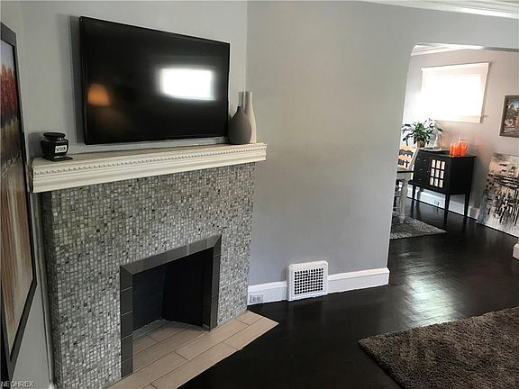 4th image of 2089 Elmwood Ave