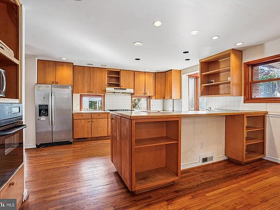 4th image of 7918 Long Branch Pkwy