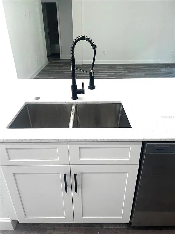 4 bed, 2.0 bath, 1636 sqft, $1,800 — Photo 4