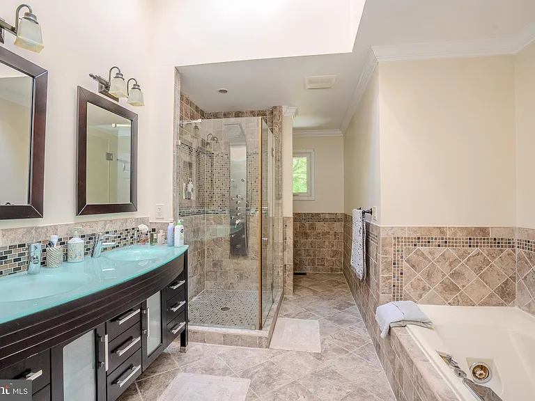 61 Amherst Way — Photo 38