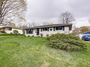 W180N8984 Leona Ln, Menomonee Falls, WI