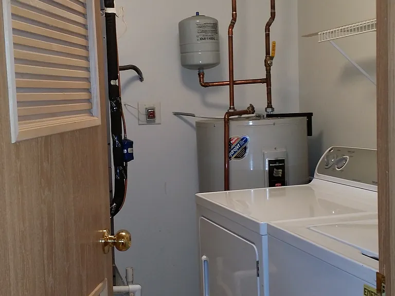 239 W 18th St #2A — Photo 12
