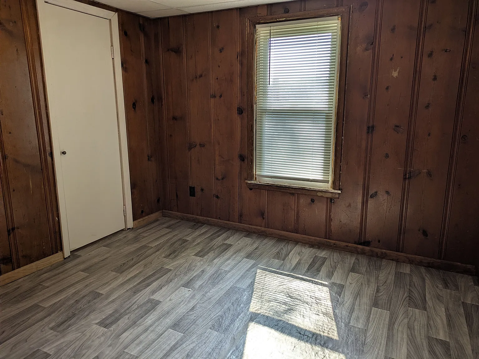 3 bed, 1.0 bath, $950 — Photo 3
