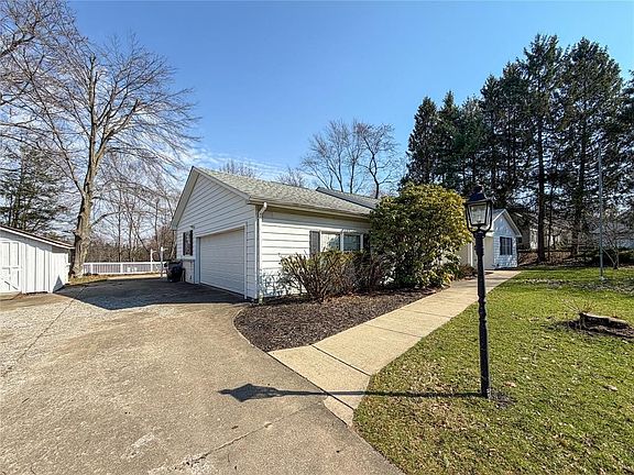 2nd image of 487 Jackson Park Dr