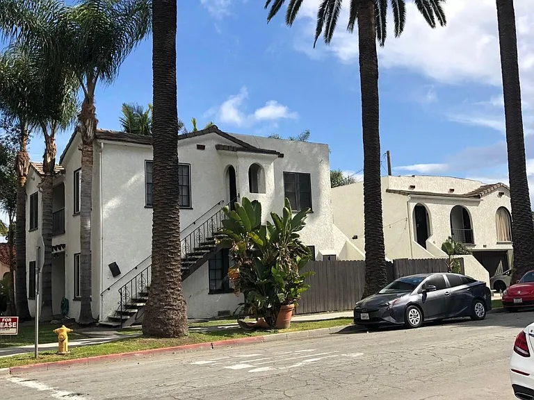1882 Oregon Ave — Photo 3