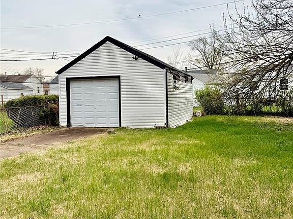 3rd image of 8150 Rector Dr