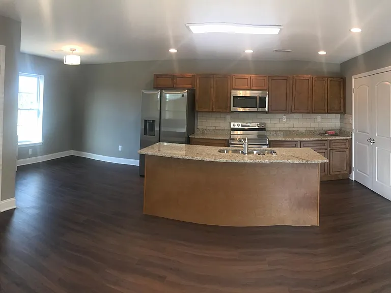 3317 Lyle Ave — Photo 6
