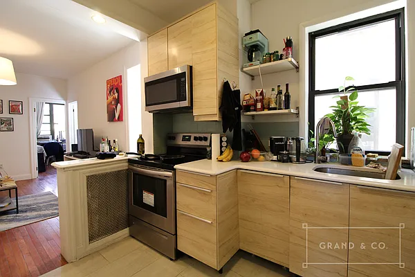 Rented by Grand & Co. | media 8