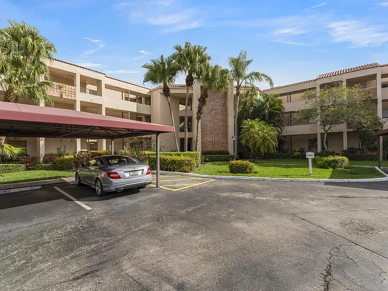 7460 La Paz Blvd #309 — Photo 3