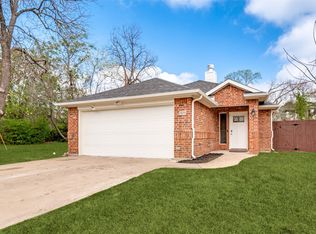 1011 Houston St, Arlington, TX 76012