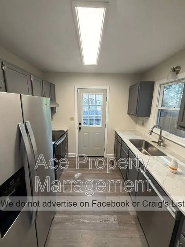 3 bed, 2.0 bath, 1094 sqft, $1,560 — Photo 3