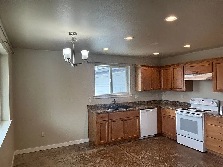 1424 Gleason Ave — Photo 13