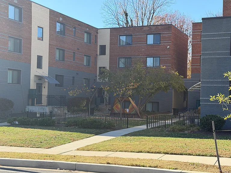 Parkview Manor — Photo 14