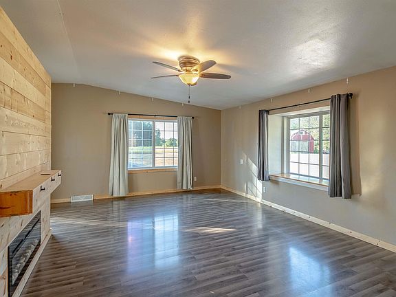 5th image of 22630 Tuttles Ln