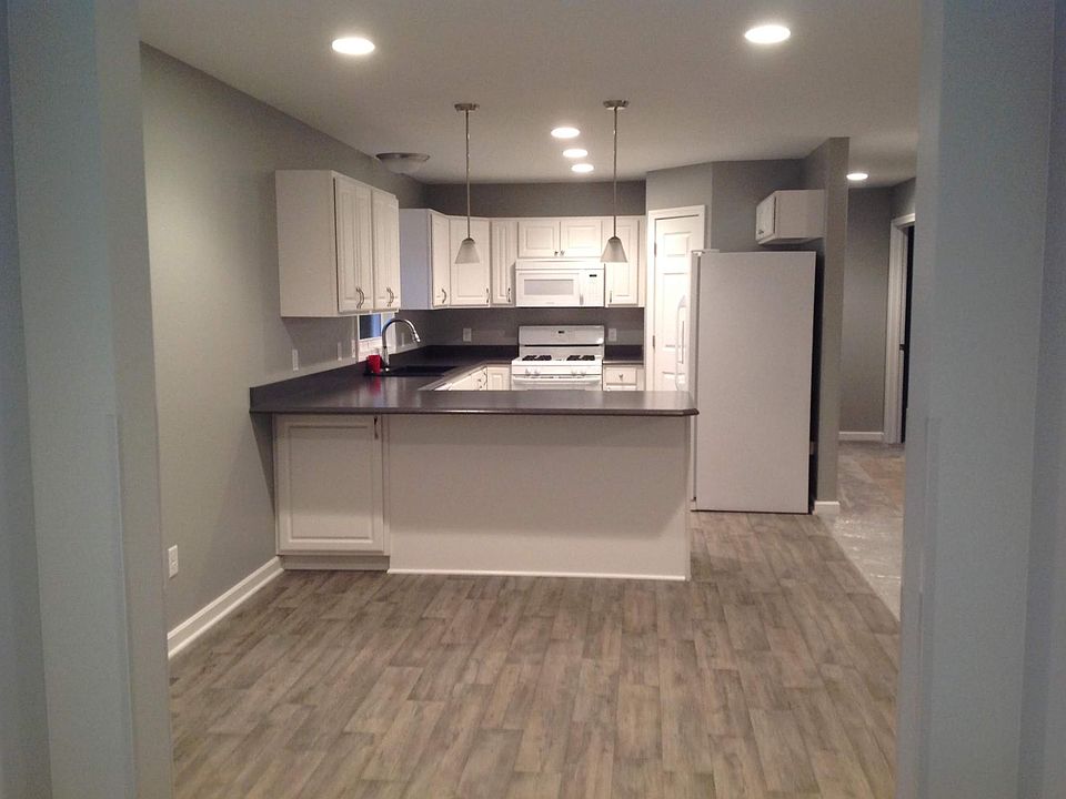 Kitchen dining area