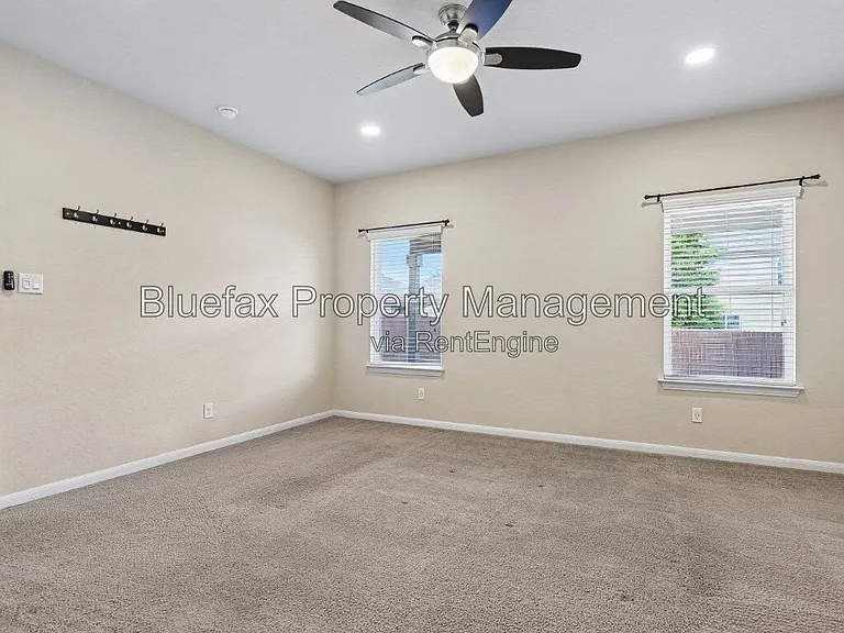 1807 Golden Maple — Photo 30