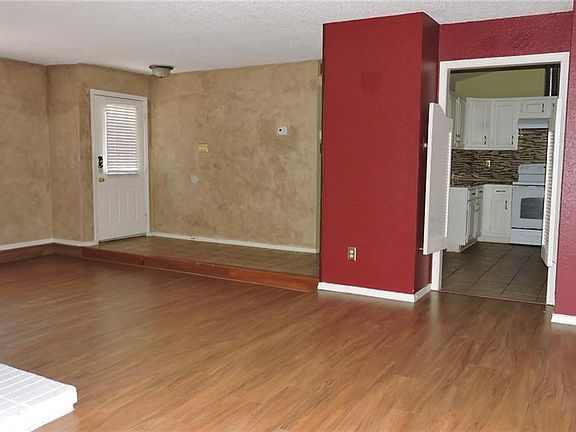 5th image of 3906 Fletcher Dr