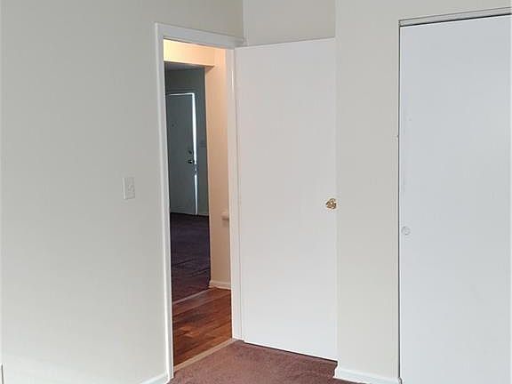 4th image of 3030 Creekview Cir