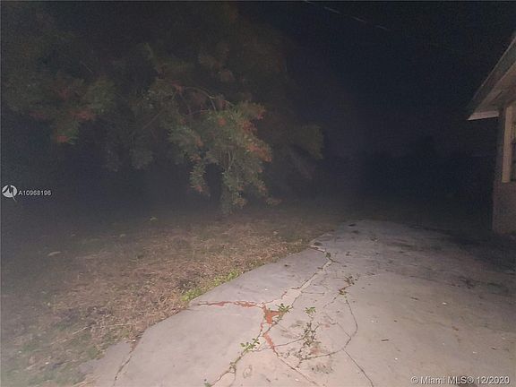 4th image of 1625 NW 12th Ct #1625
