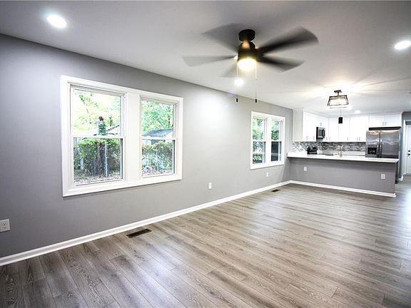 5th image of 324 Honaker Ave