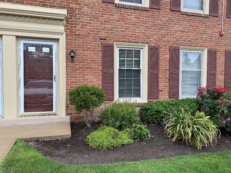 1st image of 2392 Arlington Dr #2392