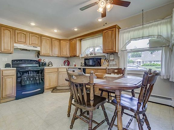 2nd image of 16 Tarry Ln