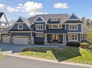 6671 Amberwood Ln, Chanhassen, MN 55317