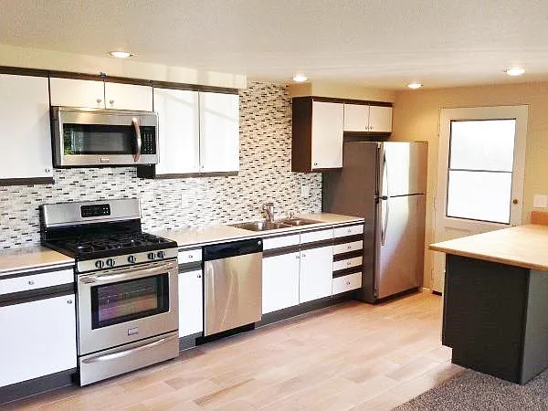 2 bed, 1.5 bath, 900 sqft, $3,500 — Photo 2